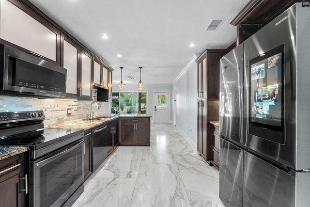 819 6TH Street, Lake Park, FL 33403