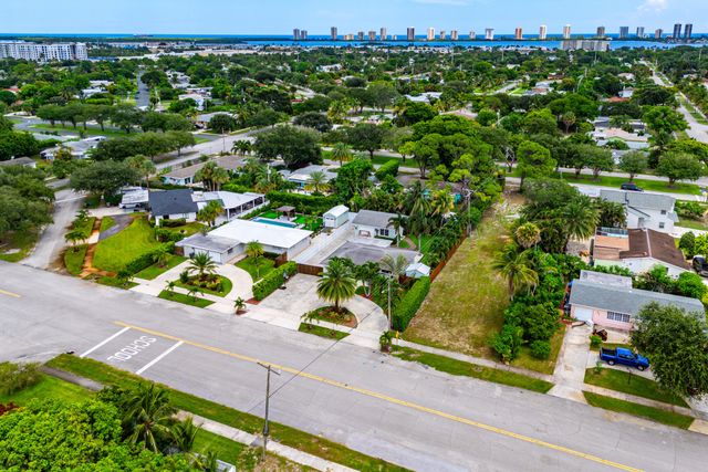 819 6TH Street, Lake Park, FL 33403