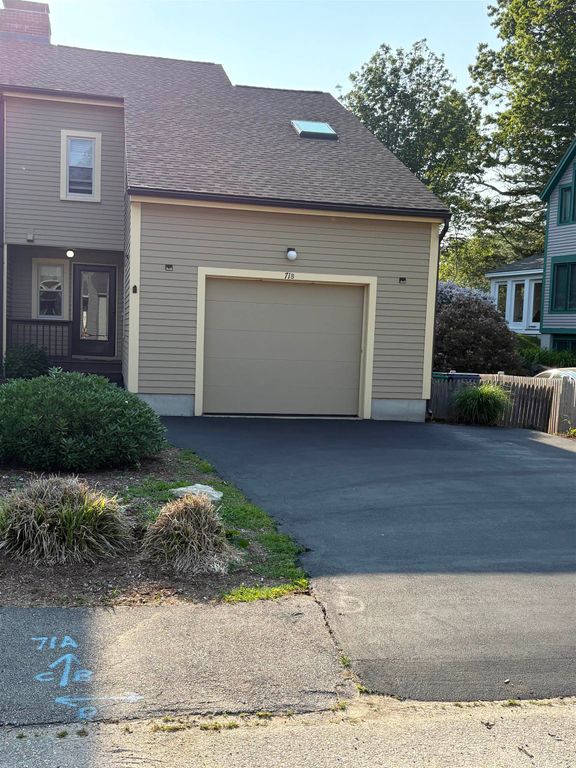 71 Esker Rd # B, Hampton, NH 03842