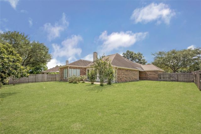 11 Crestview Trail, Houston, TX 77082