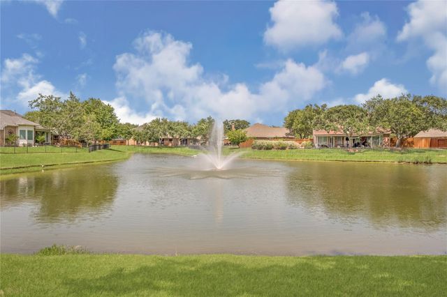 11 Crestview Trail, Houston, TX 77082