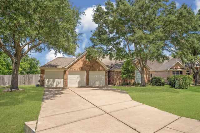11 Crestview Trail, Houston, TX 77082