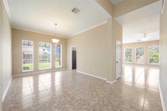 11 Crestview Trail, Houston, TX 77082