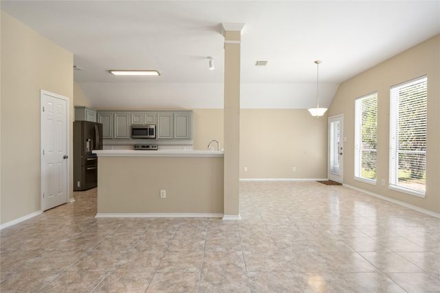 11 Crestview Trail, Houston, TX 77082