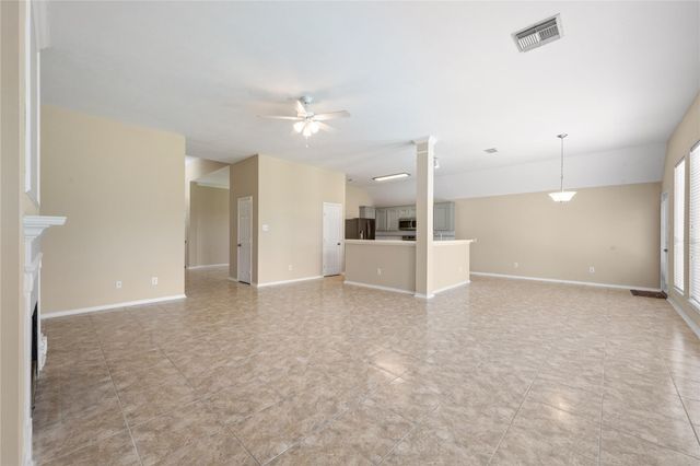 11 Crestview Trail, Houston, TX 77082