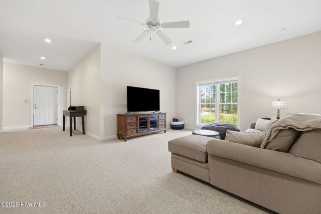 112 Steeplechase Way, Southern Pines, NC 28387