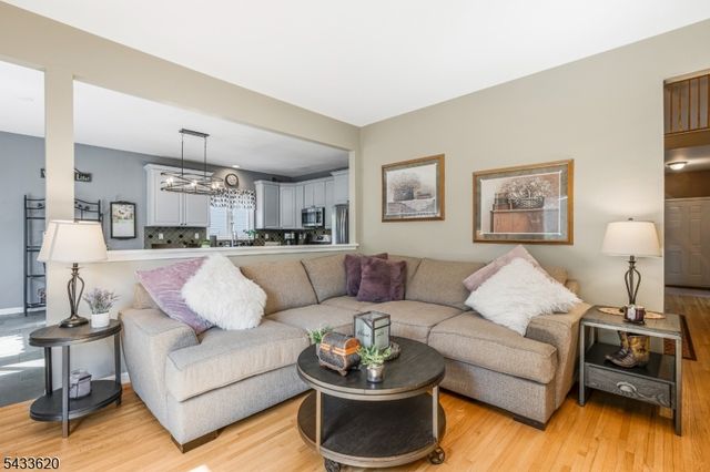 228 Woodside Ln, Bridgewater Twp., NJ 08807