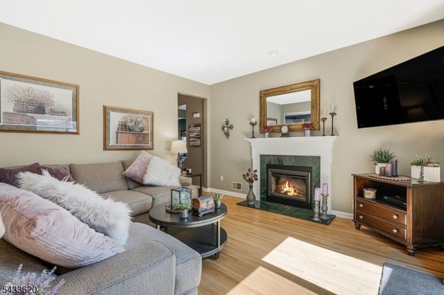 228 Woodside Ln, Bridgewater Twp., NJ 08807
