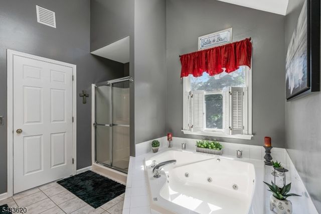 228 Woodside Ln, Bridgewater Twp., NJ 08807