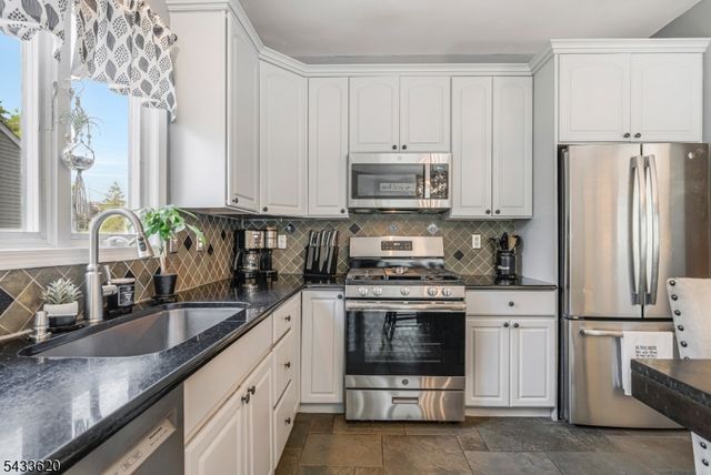 228 Woodside Ln, Bridgewater Twp., NJ 08807