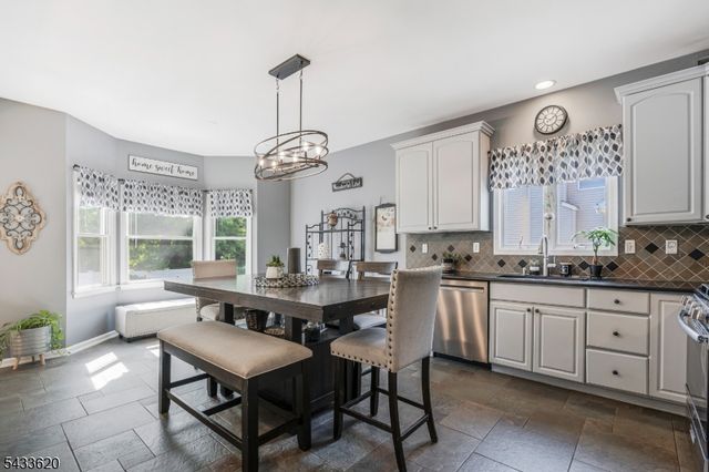 228 Woodside Ln, Bridgewater Twp., NJ 08807