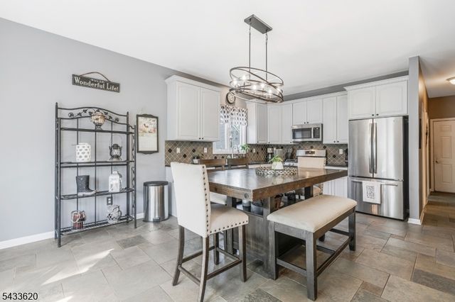 228 Woodside Ln, Bridgewater Twp., NJ 08807