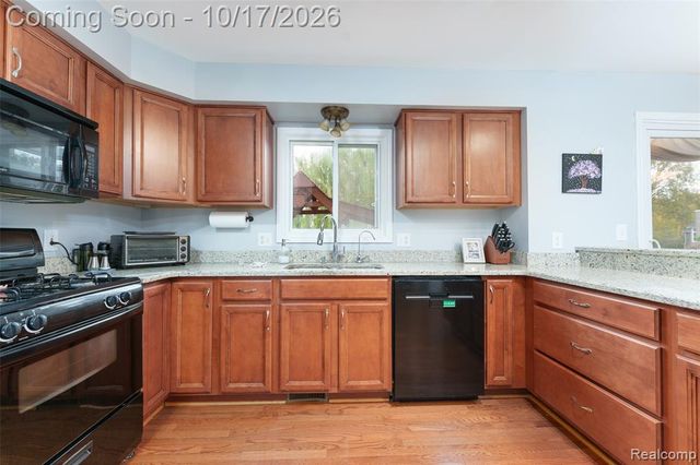 3340 Bennington Drive, Wixom, MI 48393
