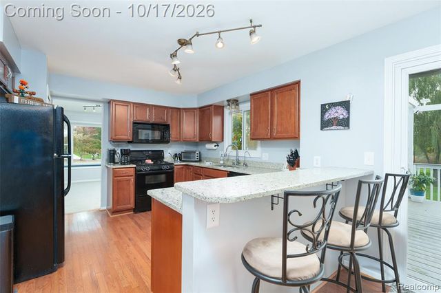 3340 Bennington Drive, Wixom, MI 48393