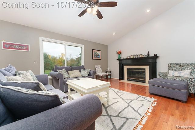3340 Bennington Drive, Wixom, MI 48393