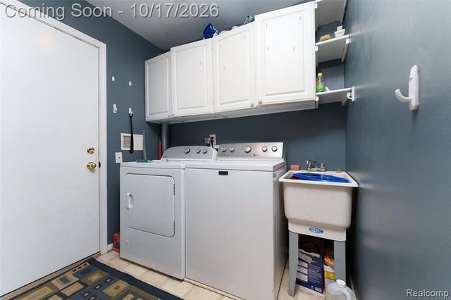 3340 Bennington Drive, Wixom, MI 48393