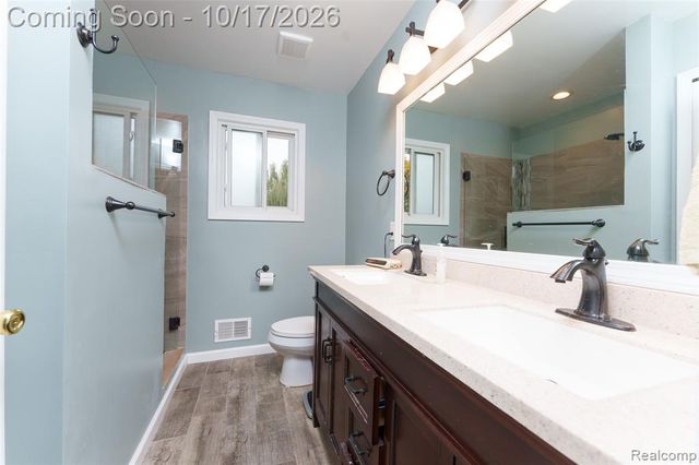 3340 Bennington Drive, Wixom, MI 48393