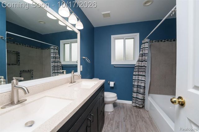 3340 Bennington Drive, Wixom, MI 48393