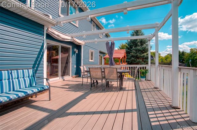 3340 Bennington Drive, Wixom, MI 48393