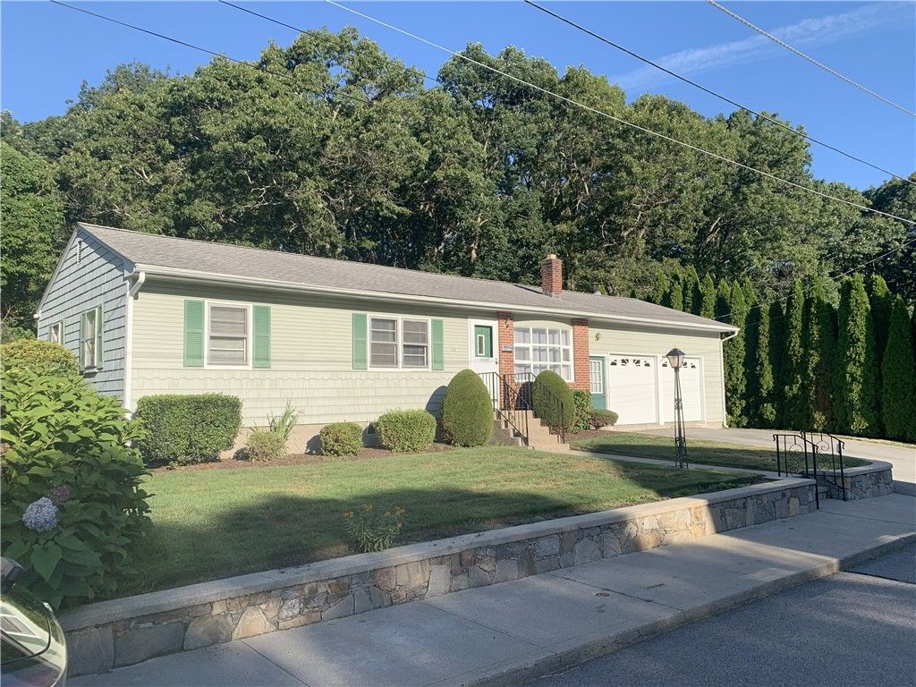 18 Moskalyk Street, West Warwick, RI 02893
