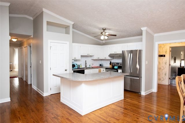 111 Poplar Hill Dr, Farmville, VA 23901