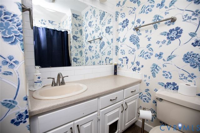 111 Poplar Hill Dr, Farmville, VA 23901