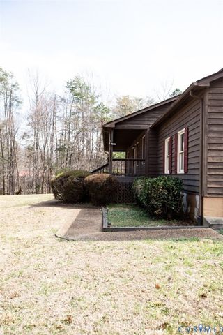 111 Poplar Hill Dr, Farmville, VA 23901