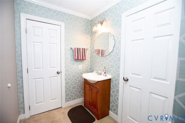 111 Poplar Hill Dr, Farmville, VA 23901