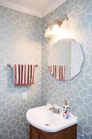 111 Poplar Hill Dr, Farmville, VA 23901