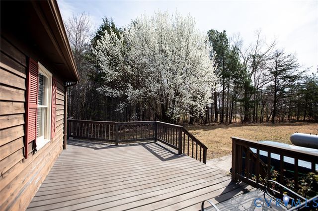 111 Poplar Hill Dr, Farmville, VA 23901