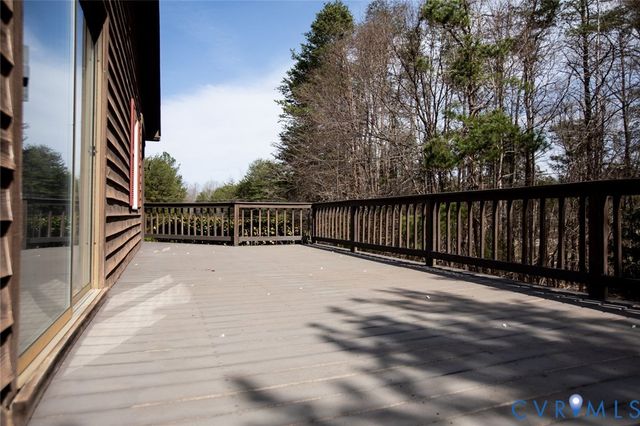 111 Poplar Hill Dr, Farmville, VA 23901