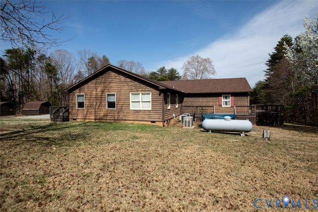 111 Poplar Hill Dr, Farmville, VA 23901