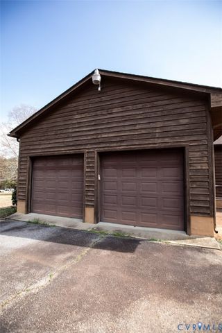 111 Poplar Hill Dr, Farmville, VA 23901