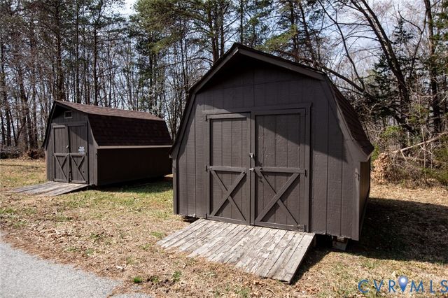 111 Poplar Hill Dr, Farmville, VA 23901