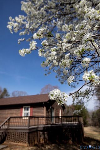 111 Poplar Hill Dr, Farmville, VA 23901