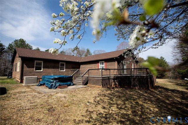 111 Poplar Hill Dr, Farmville, VA 23901