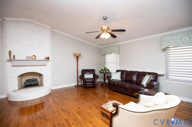 111 Poplar Hill Dr, Farmville, VA 23901