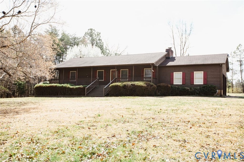 111 Poplar Hill Dr, Farmville, VA 23901
