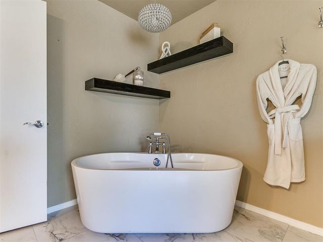 2725 NW 58th Street, Oklahoma City, OK 73112