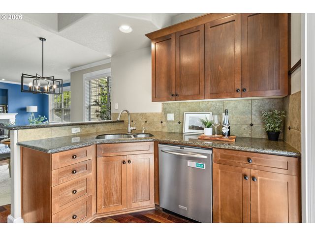 7503 Sw CAPITOL Hwy, Portland, OR 97219