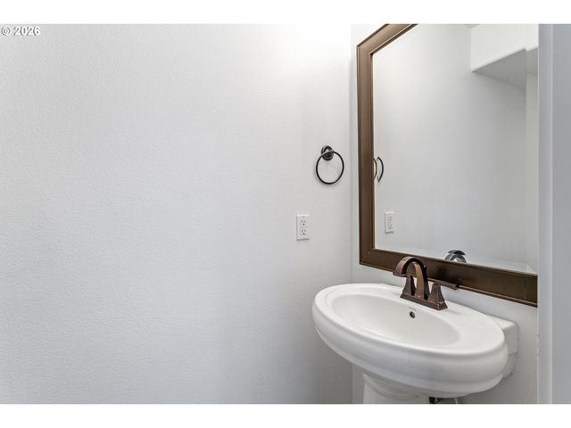 7503 Sw CAPITOL Hwy, Portland, OR 97219