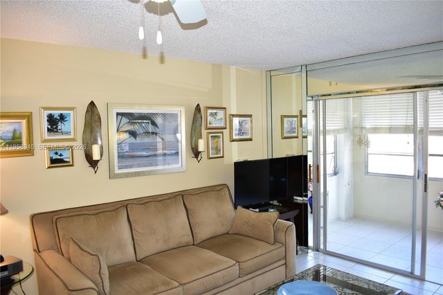 9801 Sunrise Lakes Boulevard 301, Sunrise, FL 33322