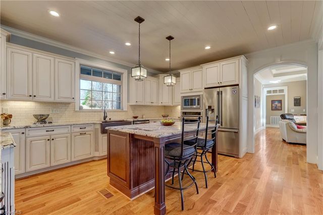 208 Lakeshore Drive, Reidsville, NC 27320