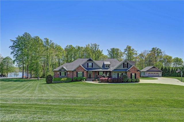 208 Lakeshore Drive, Reidsville, NC 27320