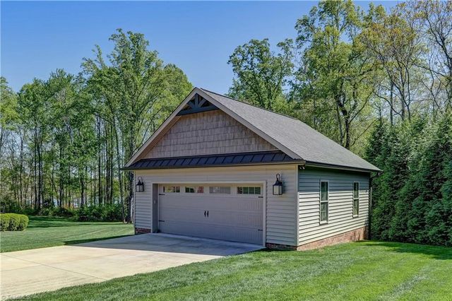 208 Lakeshore Drive, Reidsville, NC 27320