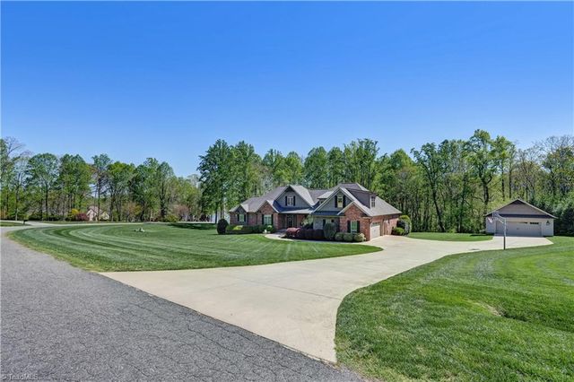 208 Lakeshore Drive, Reidsville, NC 27320