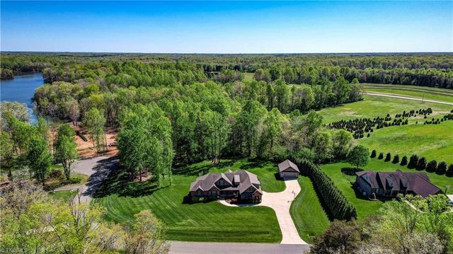 208 Lakeshore Drive, Reidsville, NC 27320