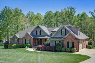208 Lakeshore Drive, Reidsville, NC 27320