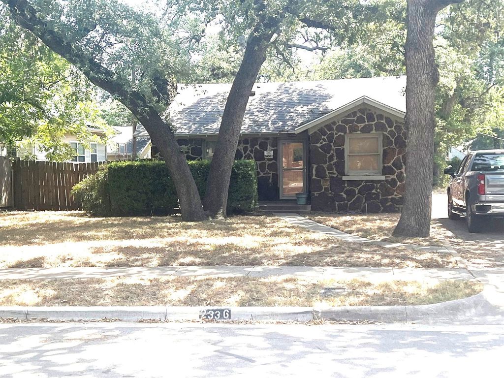 2336 Carnation Avenue, Fort Worth, TX 76111 — exterior