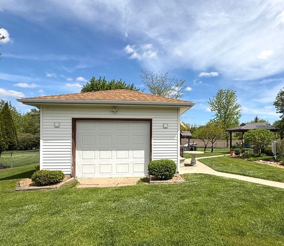 2145 E Wheeler Road, Bay City, MI 48706